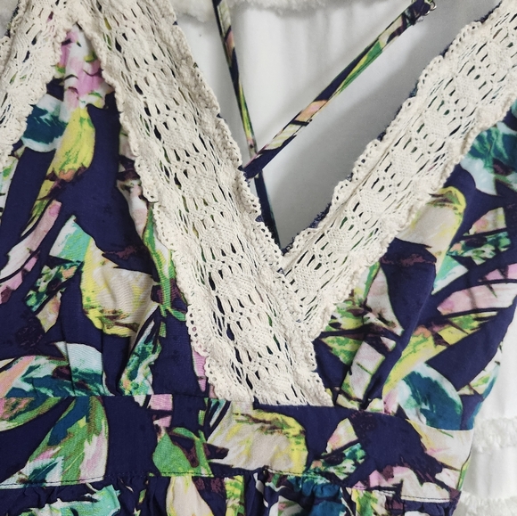 Good condition Forever 21 romper. Size small - Picture 2 of 11